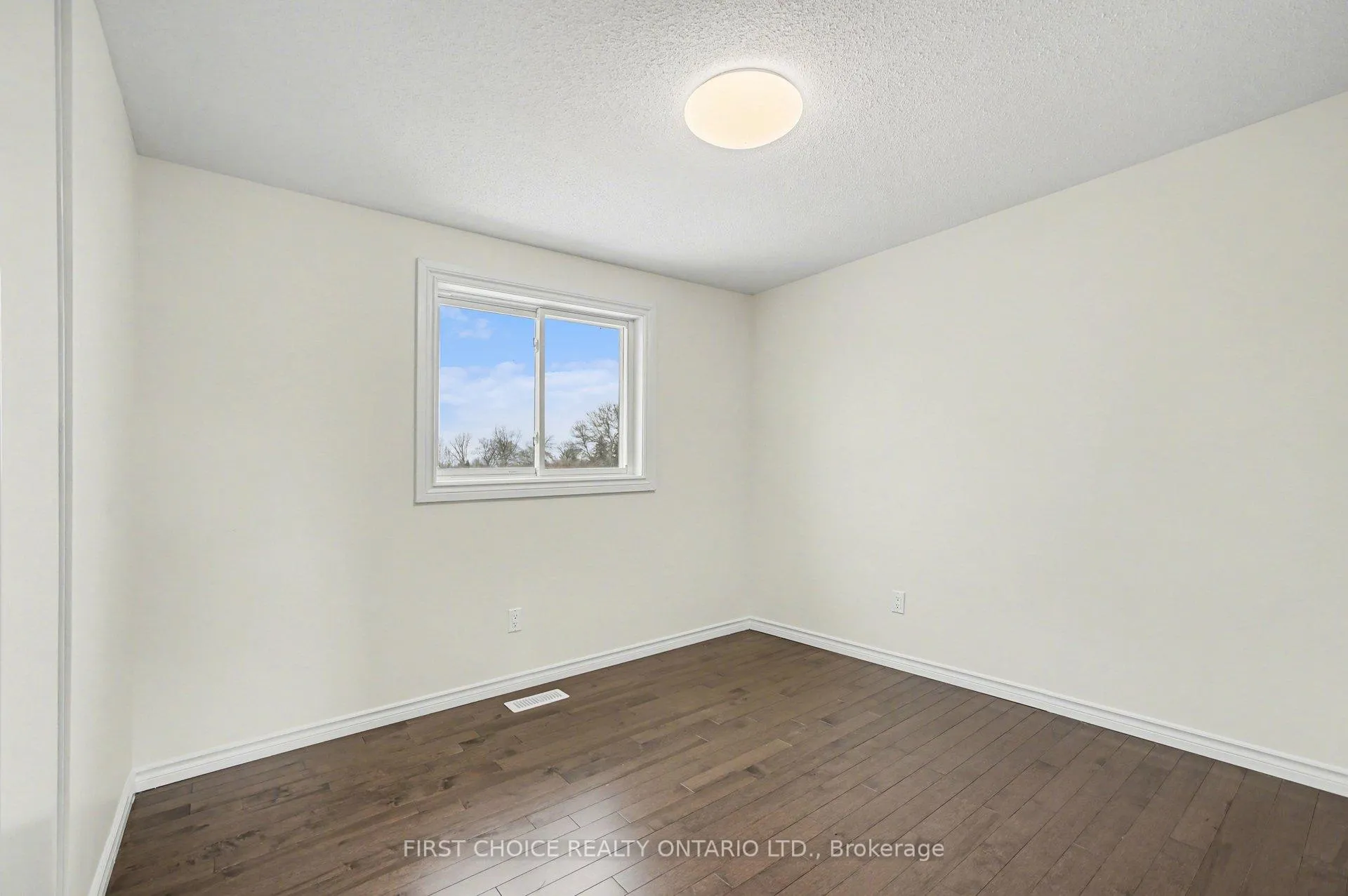 Photo 15 of 883 Lawnsberry Drive, Ottawa, Chatelaine Village — HOMEH