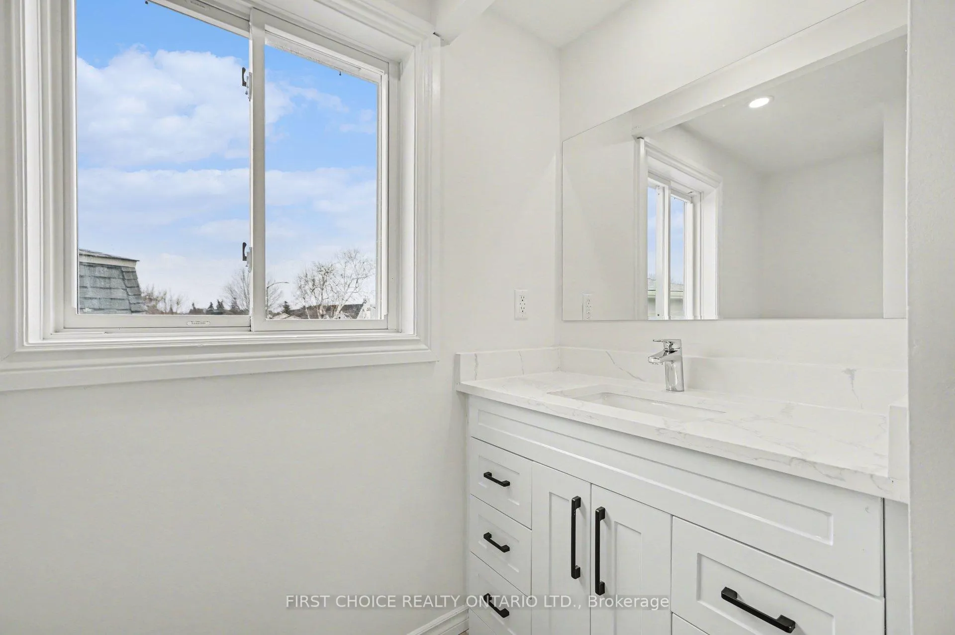 Photo 16 of 883 Lawnsberry Drive, Ottawa, Chatelaine Village — HOMEH