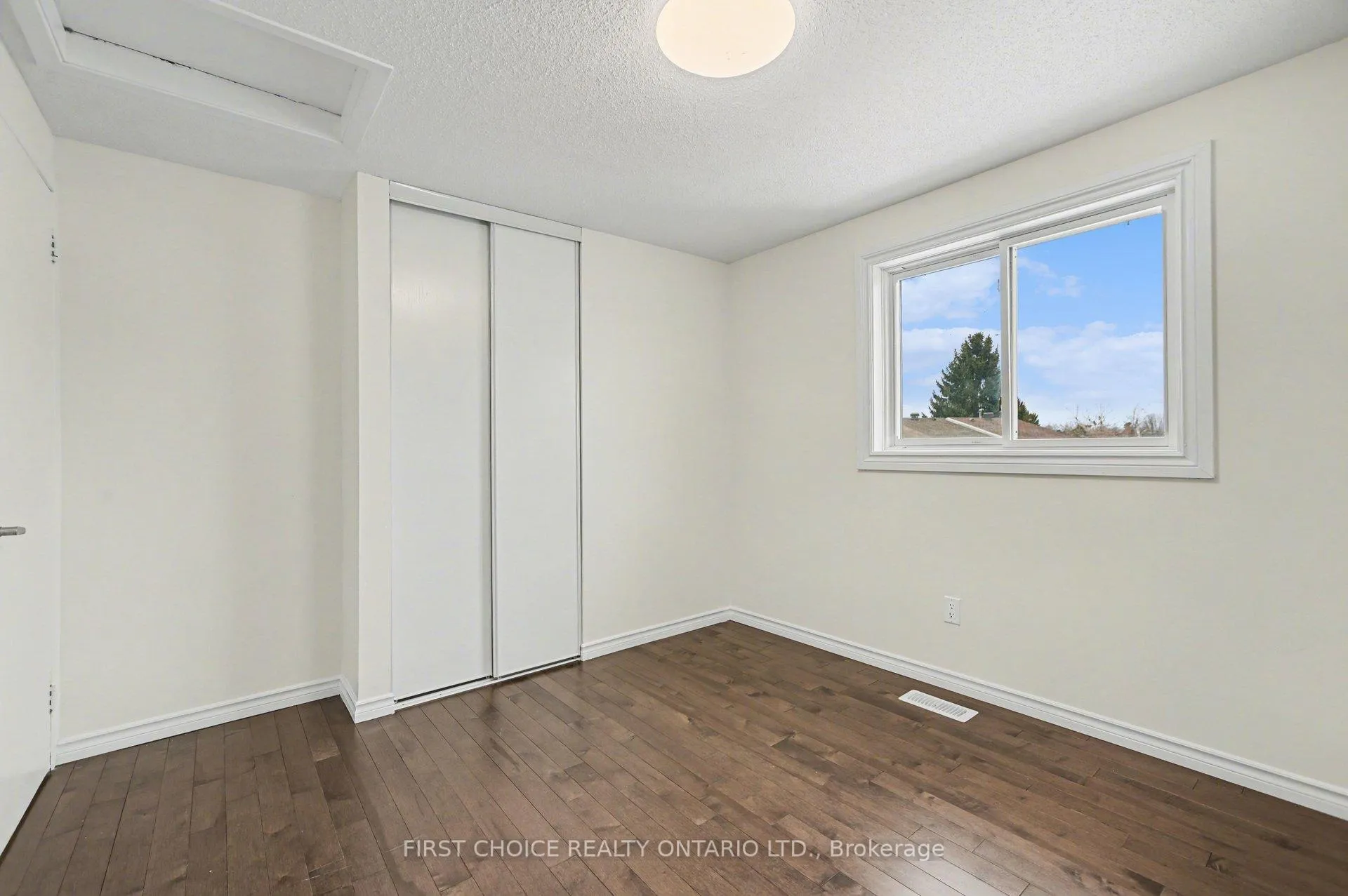 Photo 18 of 883 Lawnsberry Drive, Ottawa, Chatelaine Village — HOMEH
