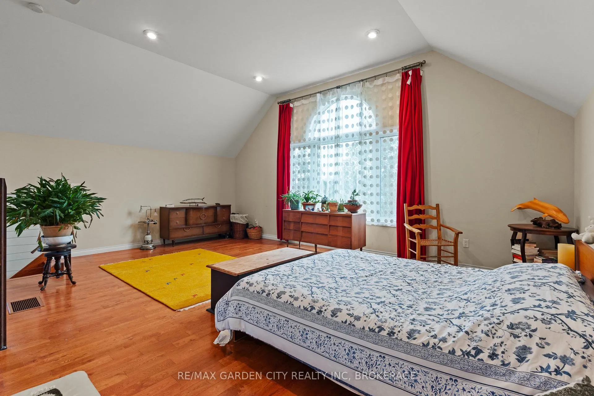 Photo 19 of 43 Albert Street, St. Catharines, Downtown — HOMEH