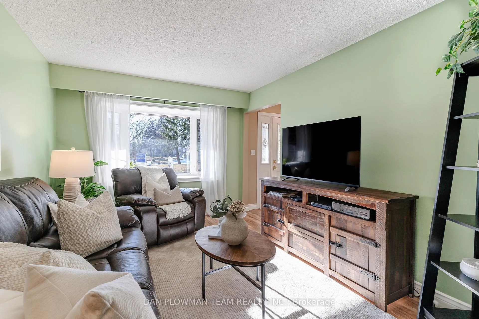 Photo 10 of 895 Exeter Street, Oshawa, Centennial — HOMEH