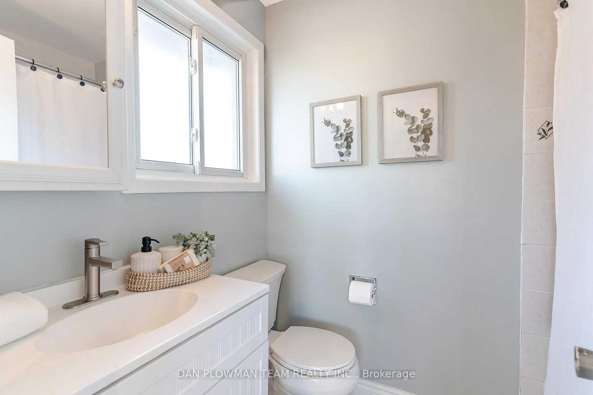 Photo 22 of 895 Exeter Street, Oshawa, Centennial — HOMEH