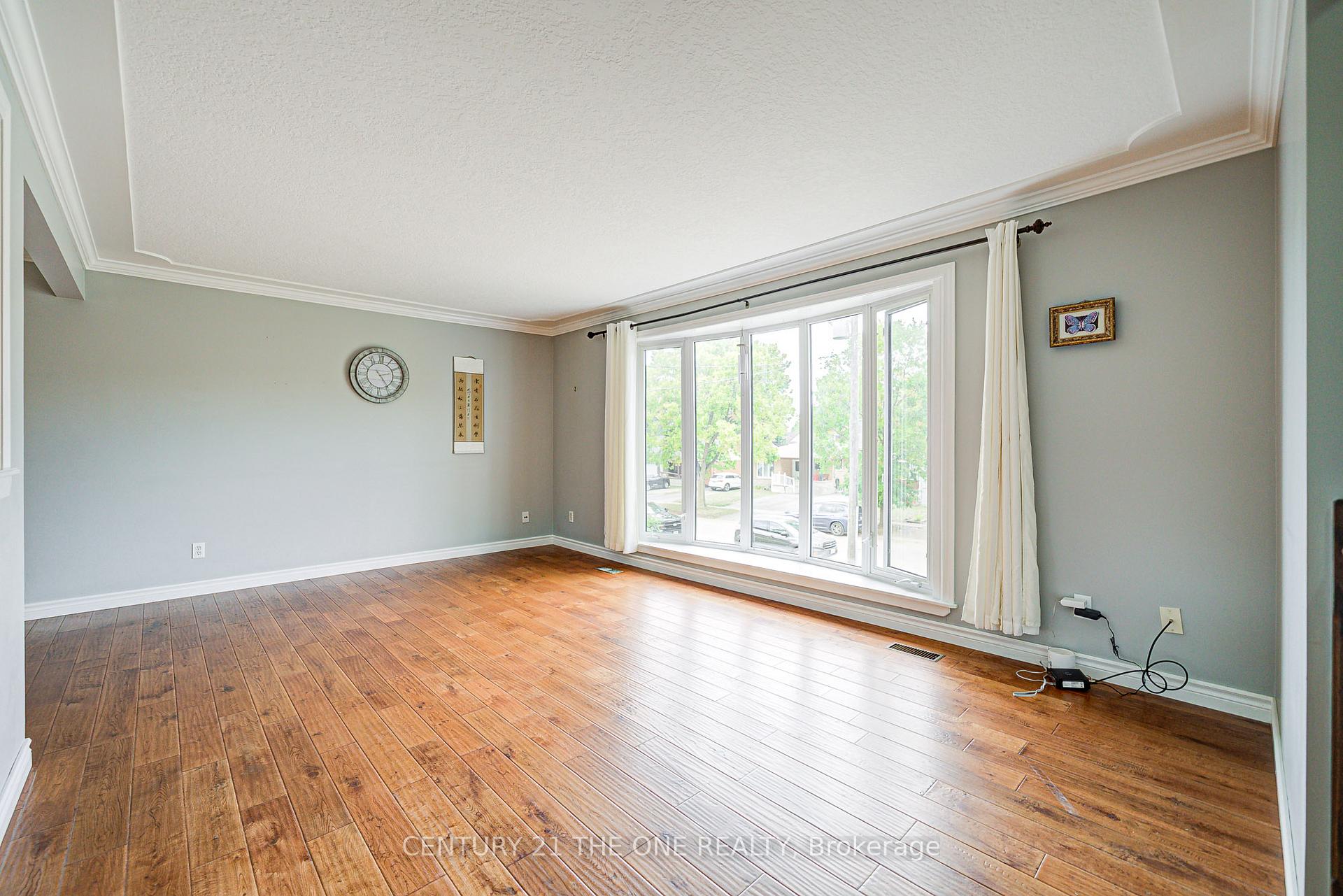Photo 3 of 25 Carrol Street, Kitchener — HOMEH
