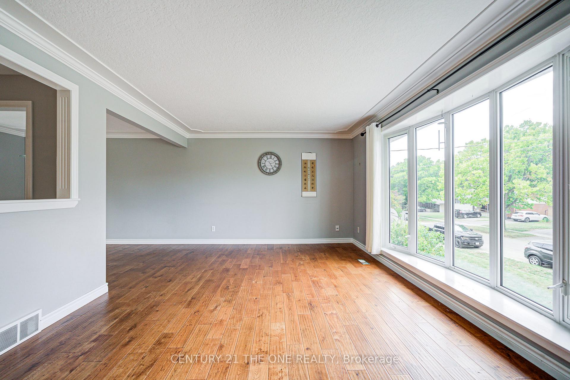 Photo 5 of 25 Carrol Street, Kitchener — HOMEH