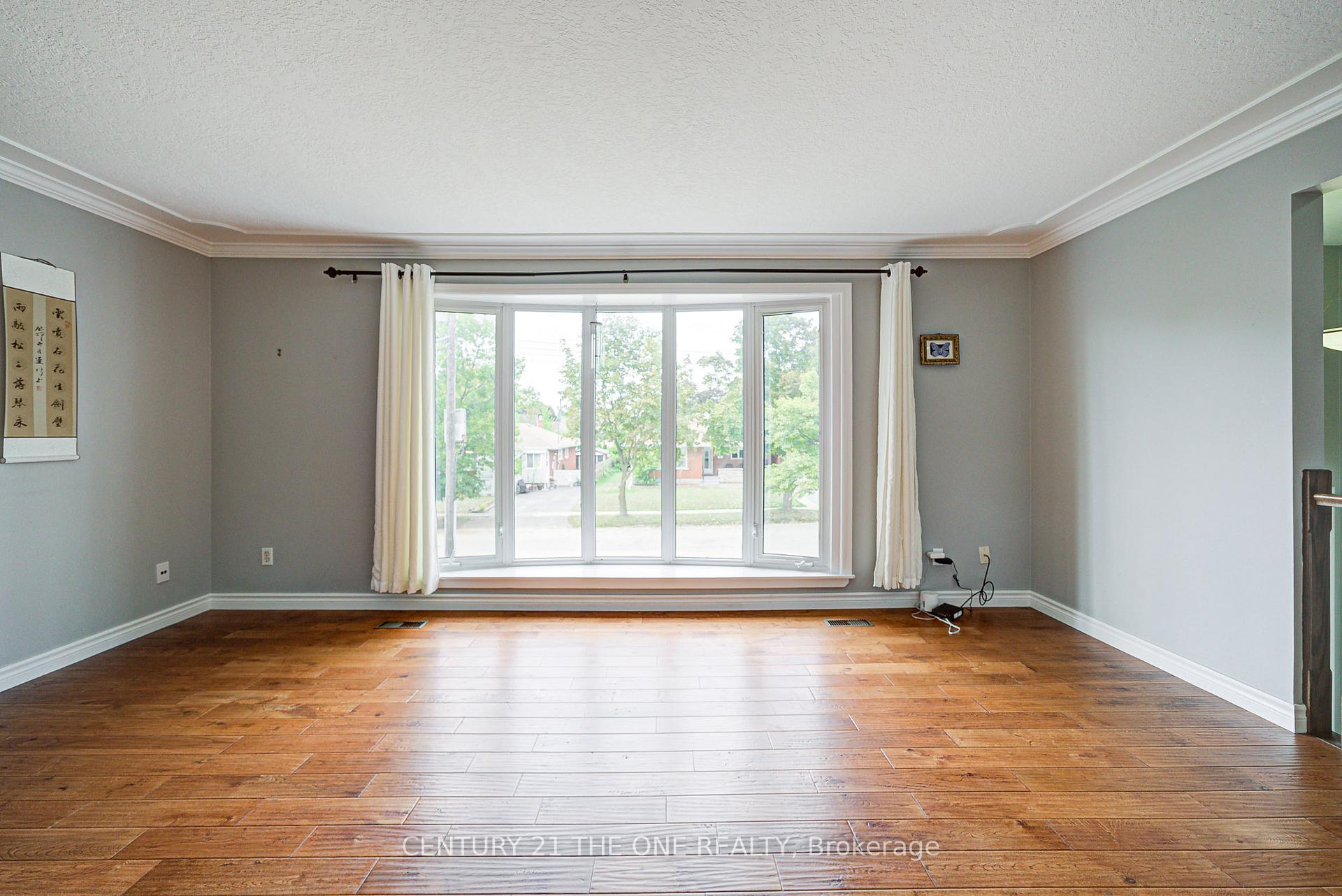 Photo 6 of 25 Carrol Street, Kitchener — HOMEH