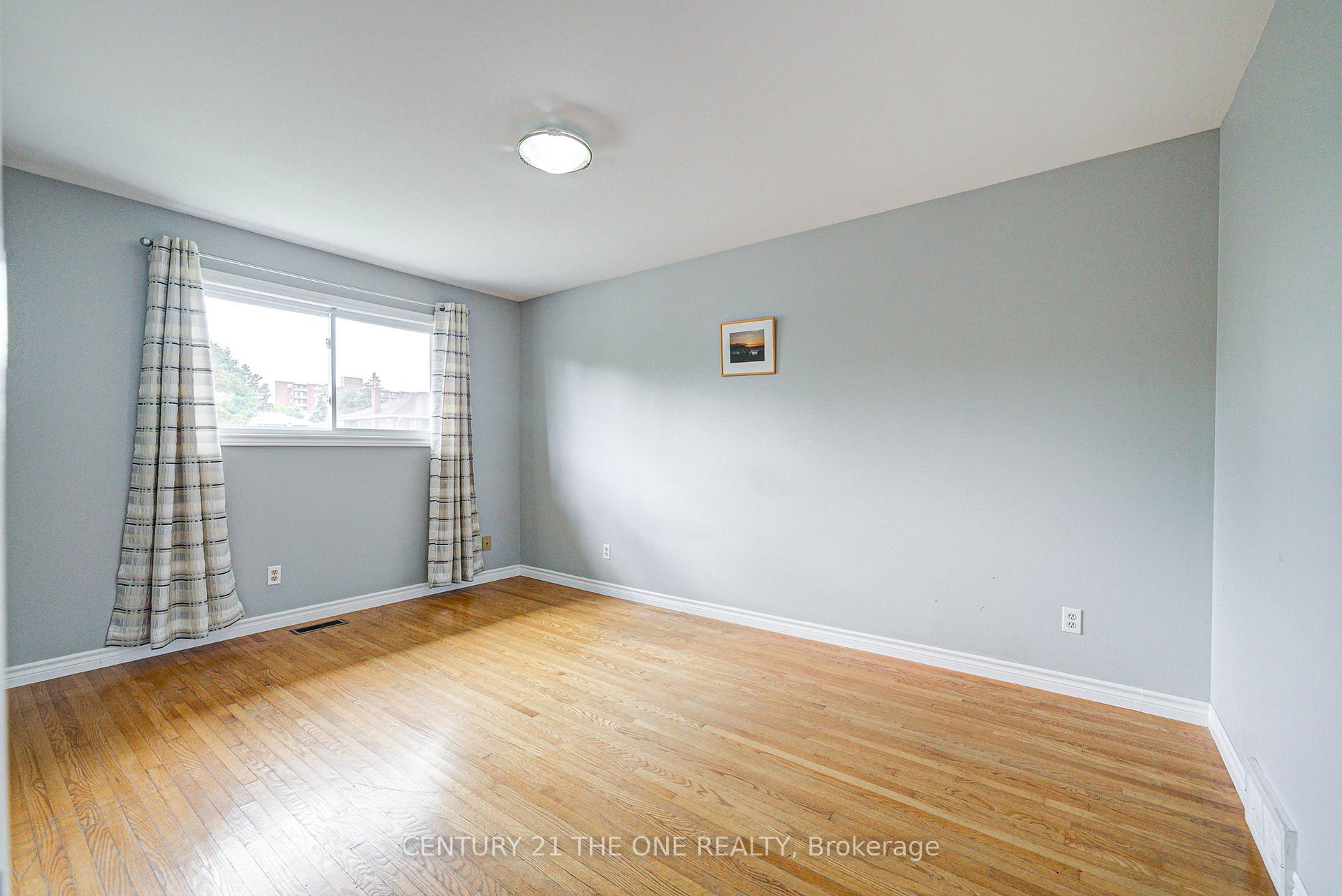 Photo 17 of 25 Carrol Street, Kitchener — HOMEH