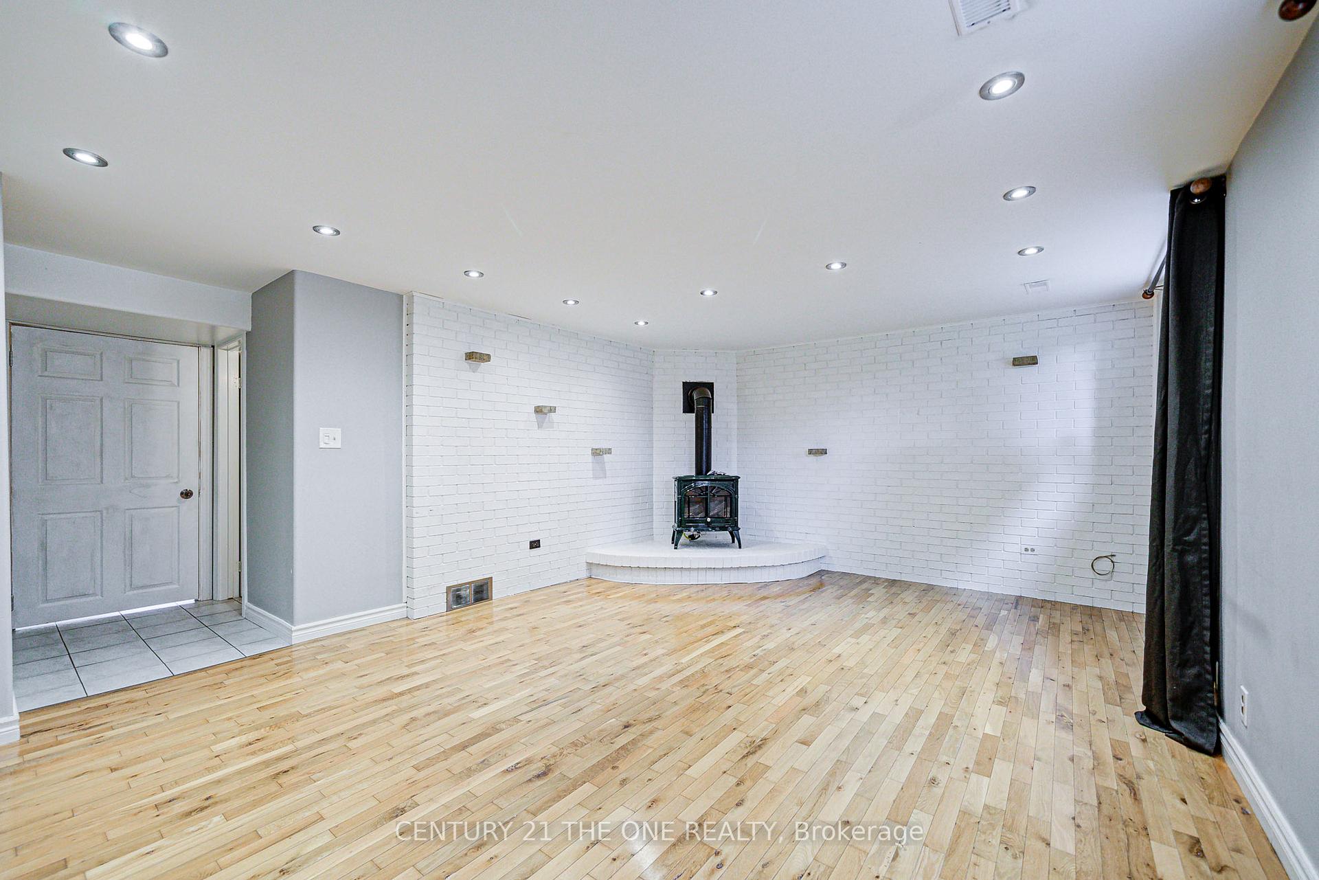 Photo 32 of 25 Carrol Street, Kitchener — HOMEH