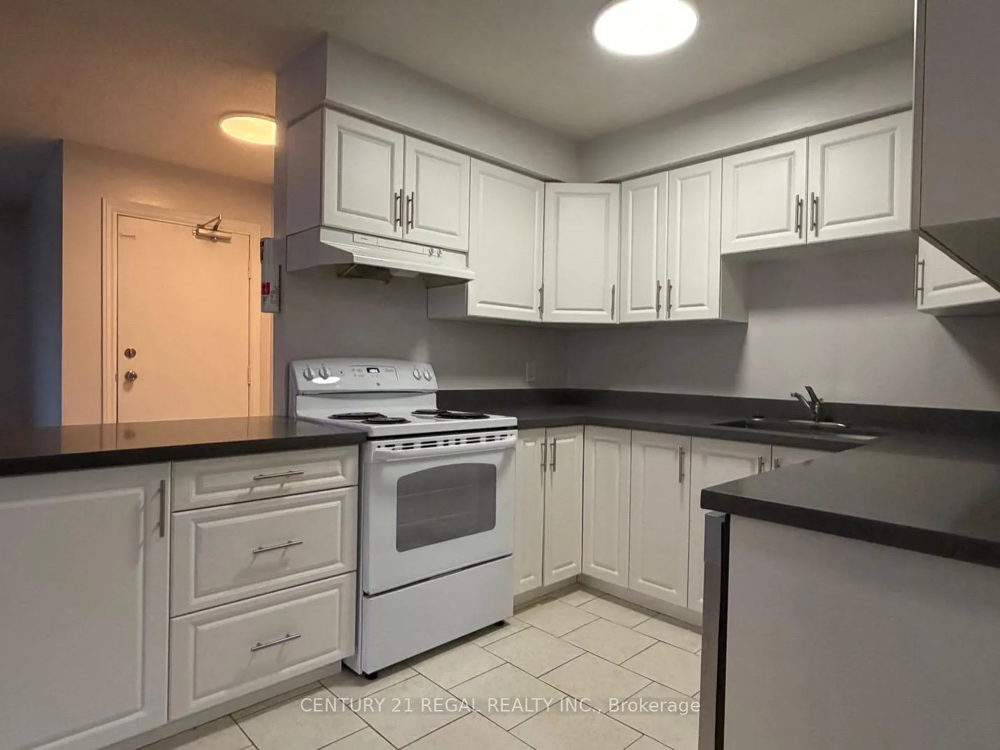 Photo 3 of Unit Upper Level, 47 Elgin Street E, Oshawa, O'Neill — HOMEH