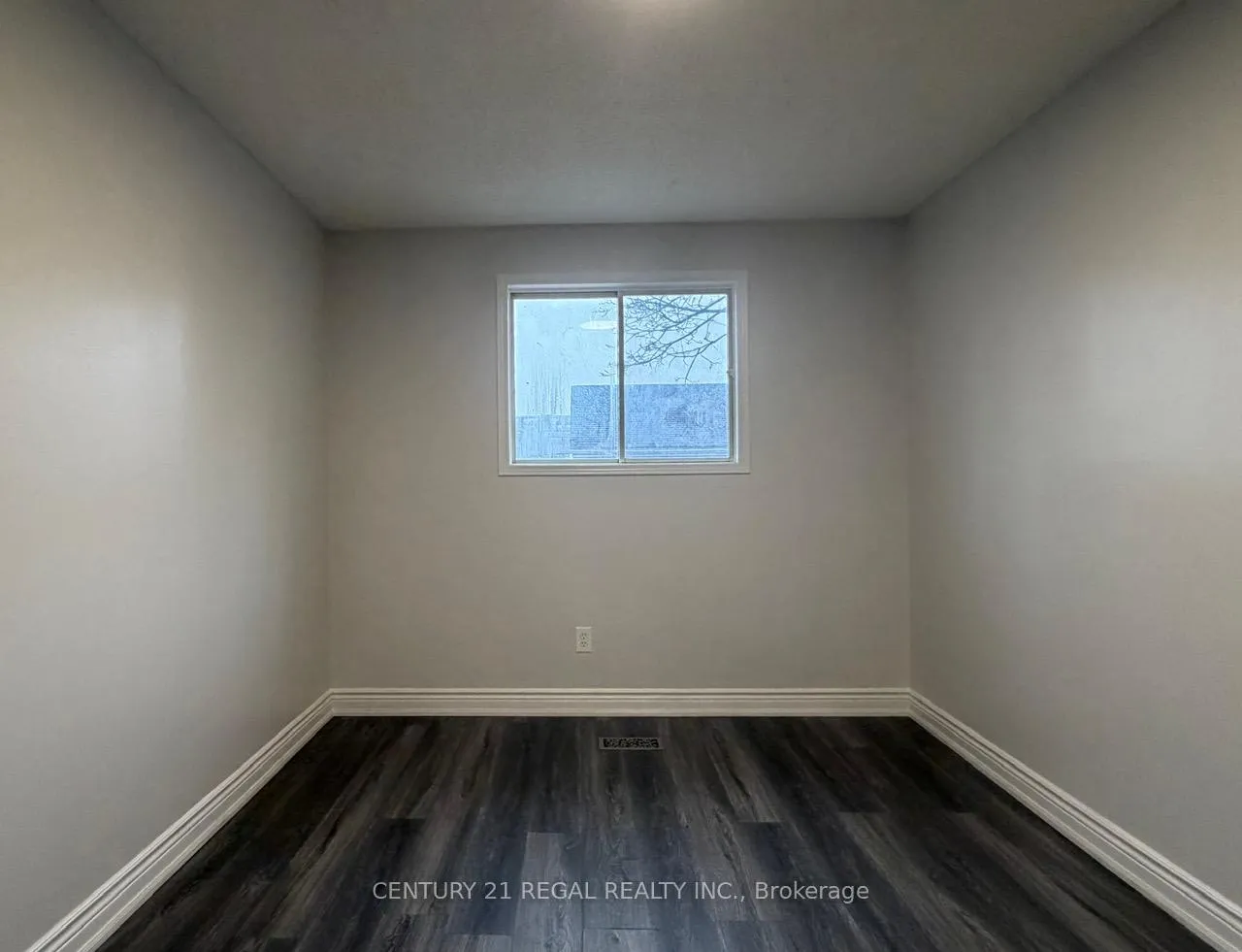 Photo 8 of Unit Upper Level, 47 Elgin Street E, Oshawa, O'Neill — HOMEH