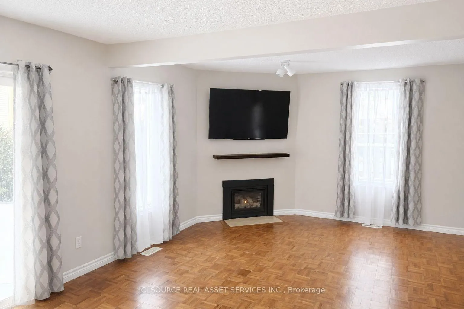 Photo 7 of 1593 Murphy Road, Sarnia — HOMEH