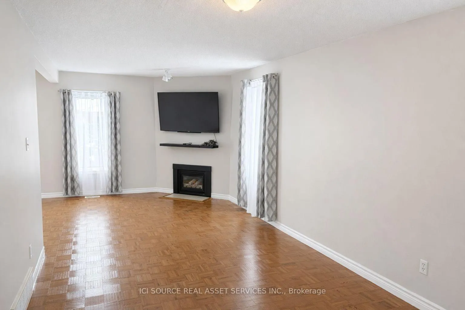 Photo 8 of 1593 Murphy Road, Sarnia — HOMEH