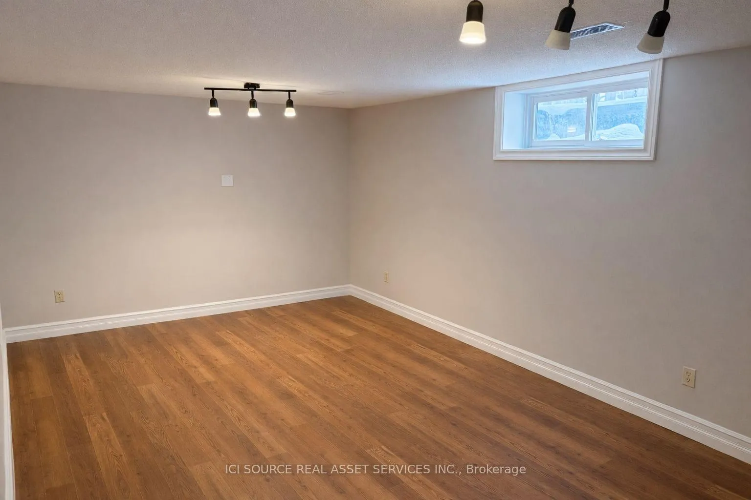Photo 31 of 1593 Murphy Road, Sarnia — HOMEH