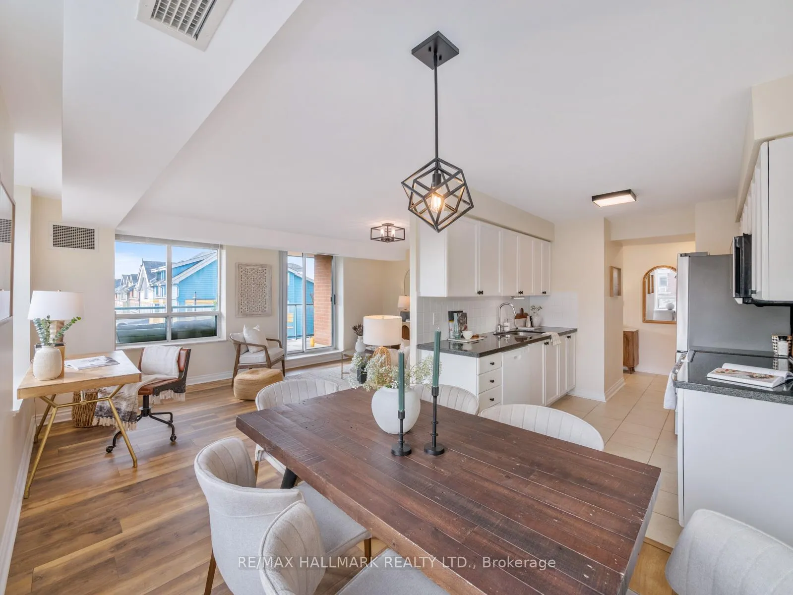 Photo 5 of Unit 317, 1863 Queen Street E, Toronto, The Beaches — HOMEH