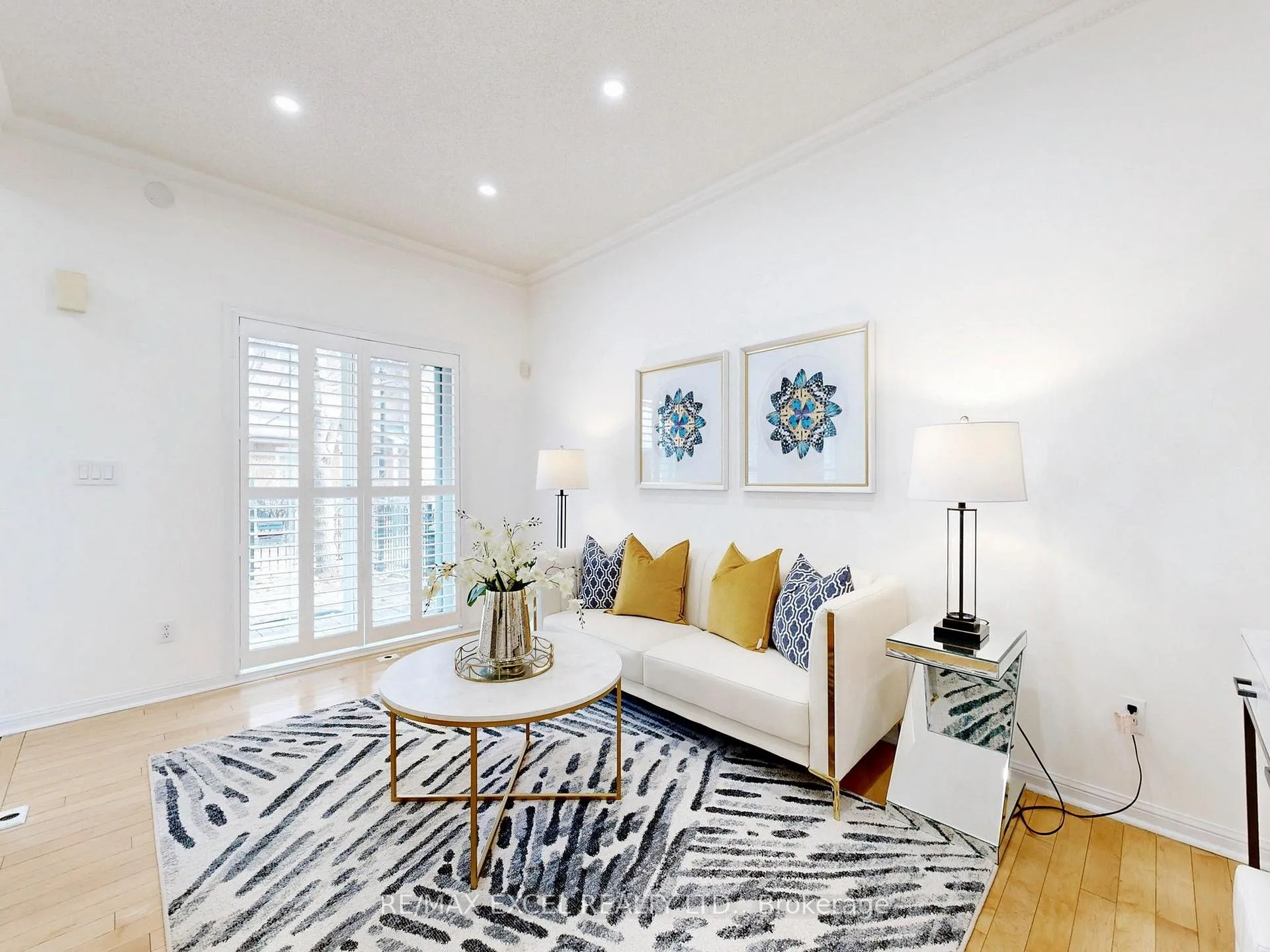 Photo 2 of Unit 6, 16 St Moritz Way, Markham, Unionville — HOMEH