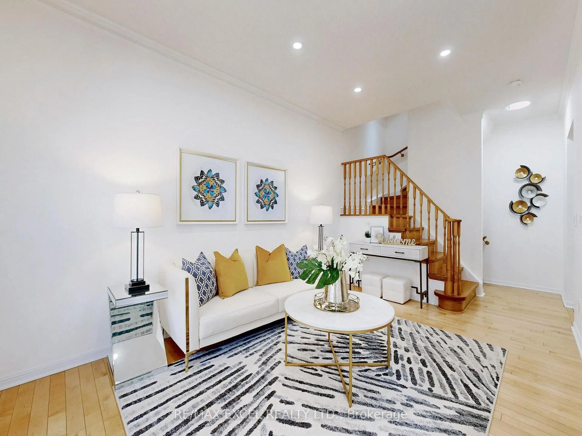 Photo 4 of Unit 6, 16 St Moritz Way, Markham, Unionville — HOMEH