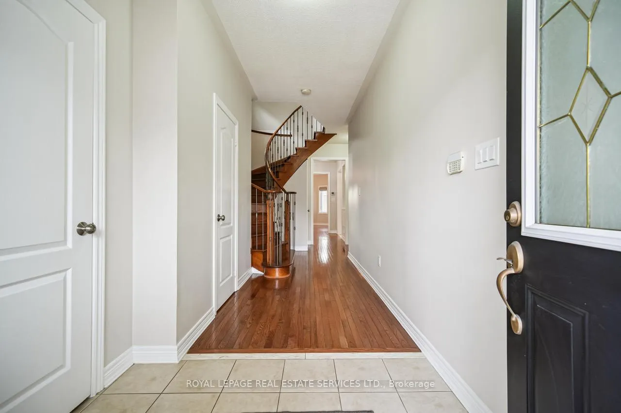 Photo 3 of 48 Manordale Crescent, Vaughan, Vellore Village — HOMEH
