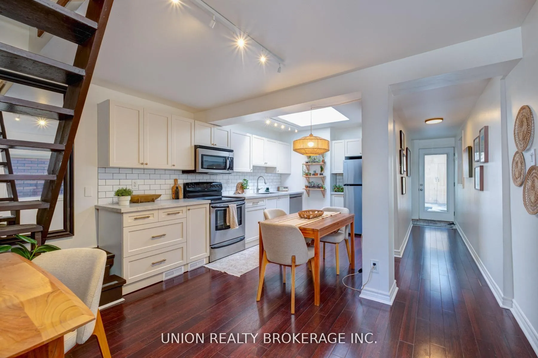 Photo 8 of 237 Craven Road, Toronto, Greenwood-Coxwell — HOMEH