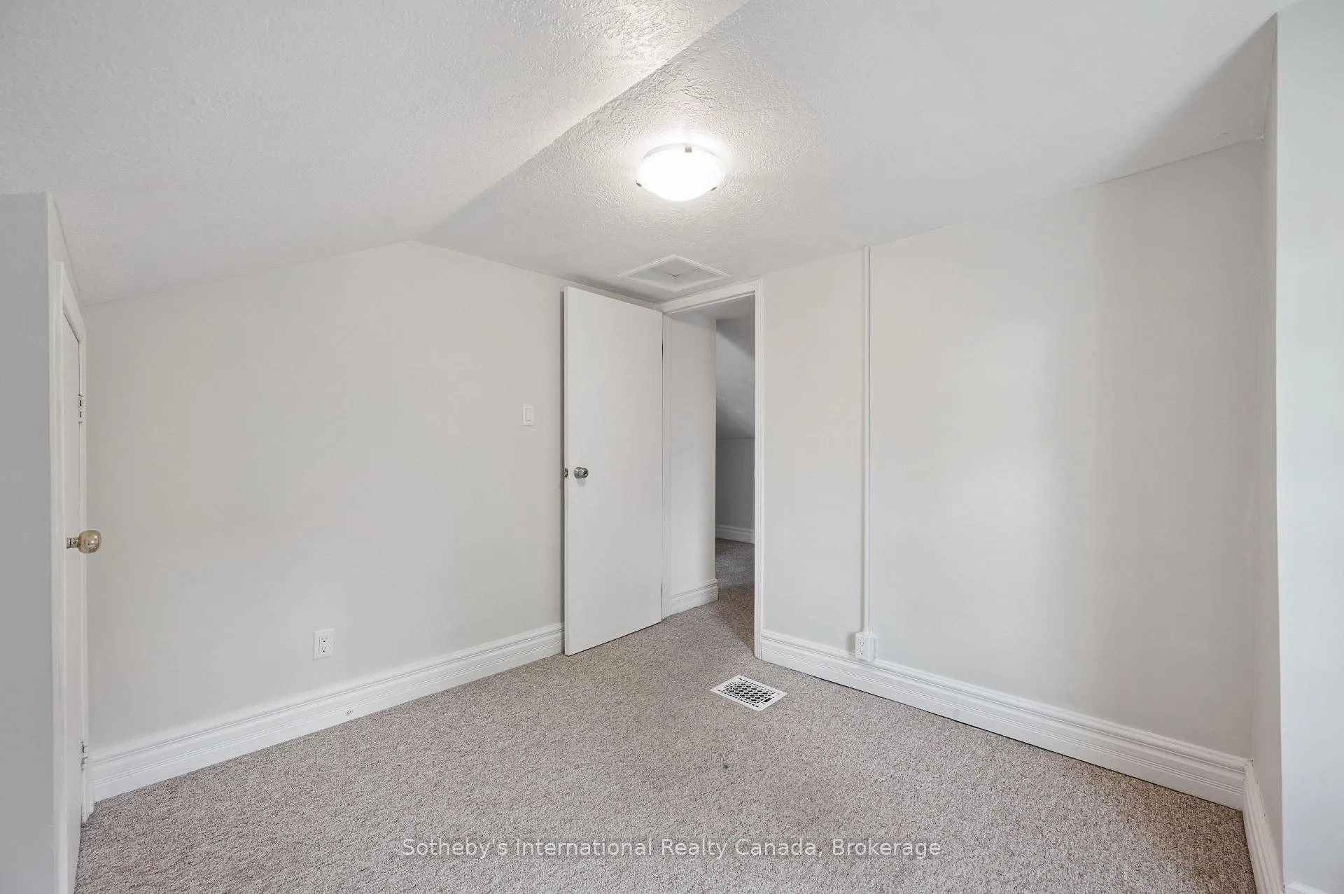 Photo 24 of 10 James Street W, Guelph, Dovercliffe Park/Old University — HOMEH