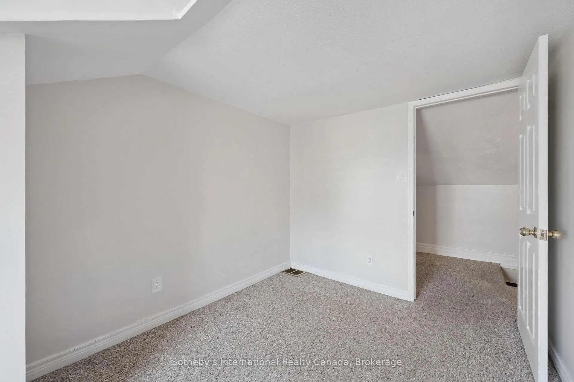 Photo 26 of 10 James Street W, Guelph, Dovercliffe Park/Old University — HOMEH