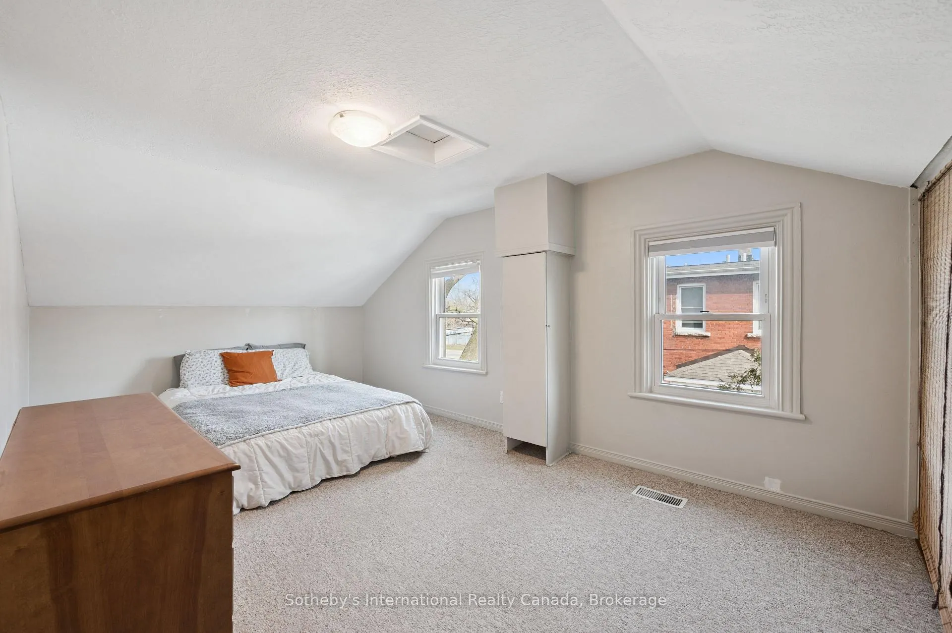 Photo 27 of 10 James Street W, Guelph, Dovercliffe Park/Old University — HOMEH