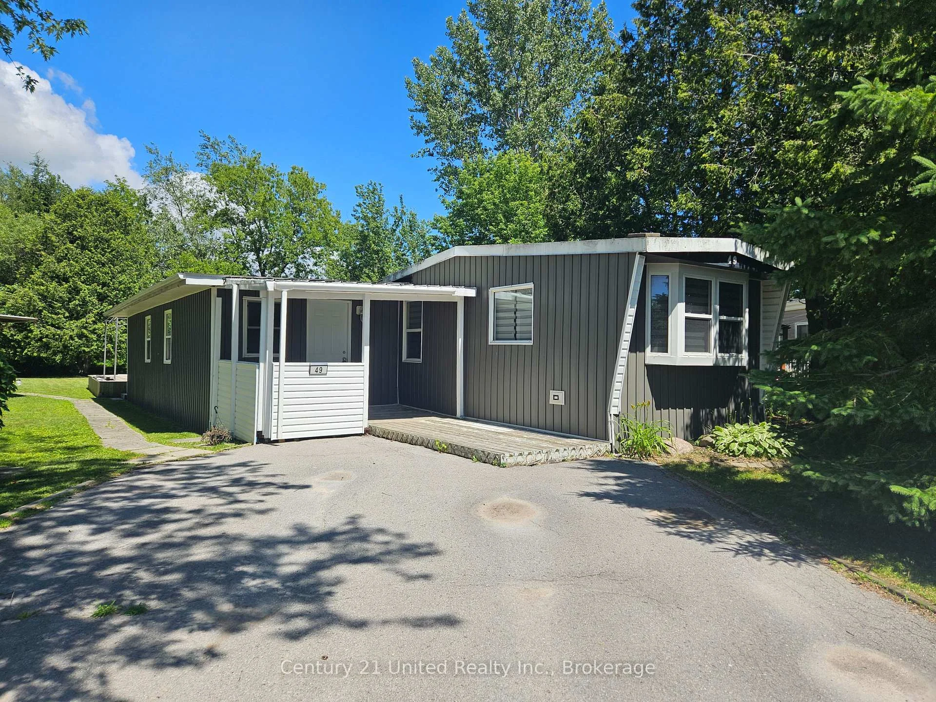 Photo of 49 Hillview Drive