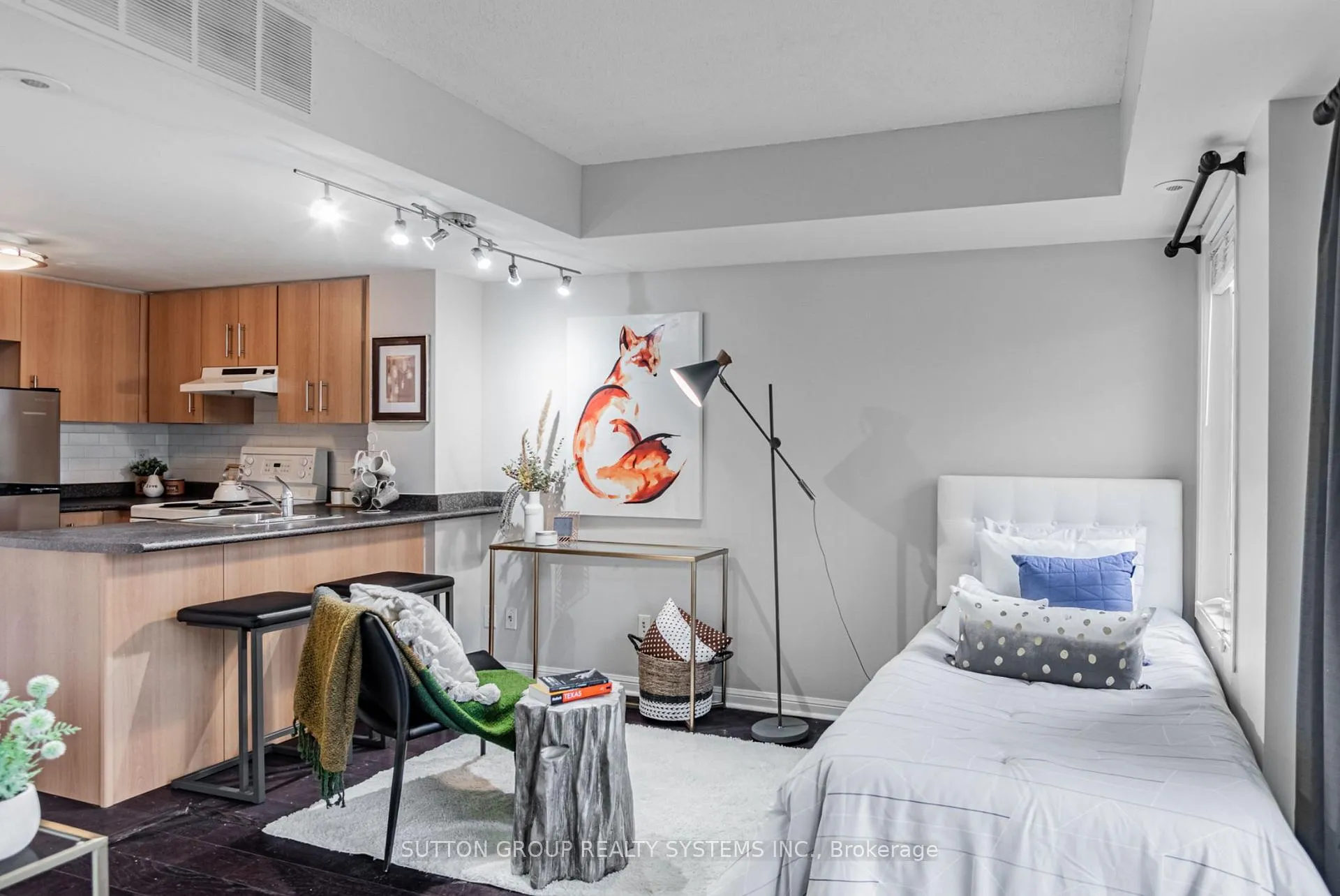 Photo 5 of Unit TH 13, 93 The Queensway Avenue, Toronto, High Park-Swansea — HOMEH