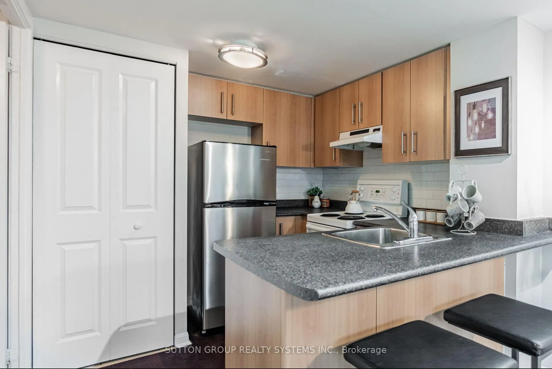 Photo 15 of Unit TH 13, 93 The Queensway Avenue, Toronto, High Park-Swansea — HOMEH