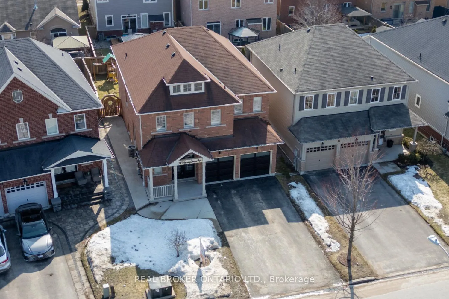 Photo 1 of 39 Harvey Jones Avenue, Clarington, Bowmanville — HOMEH