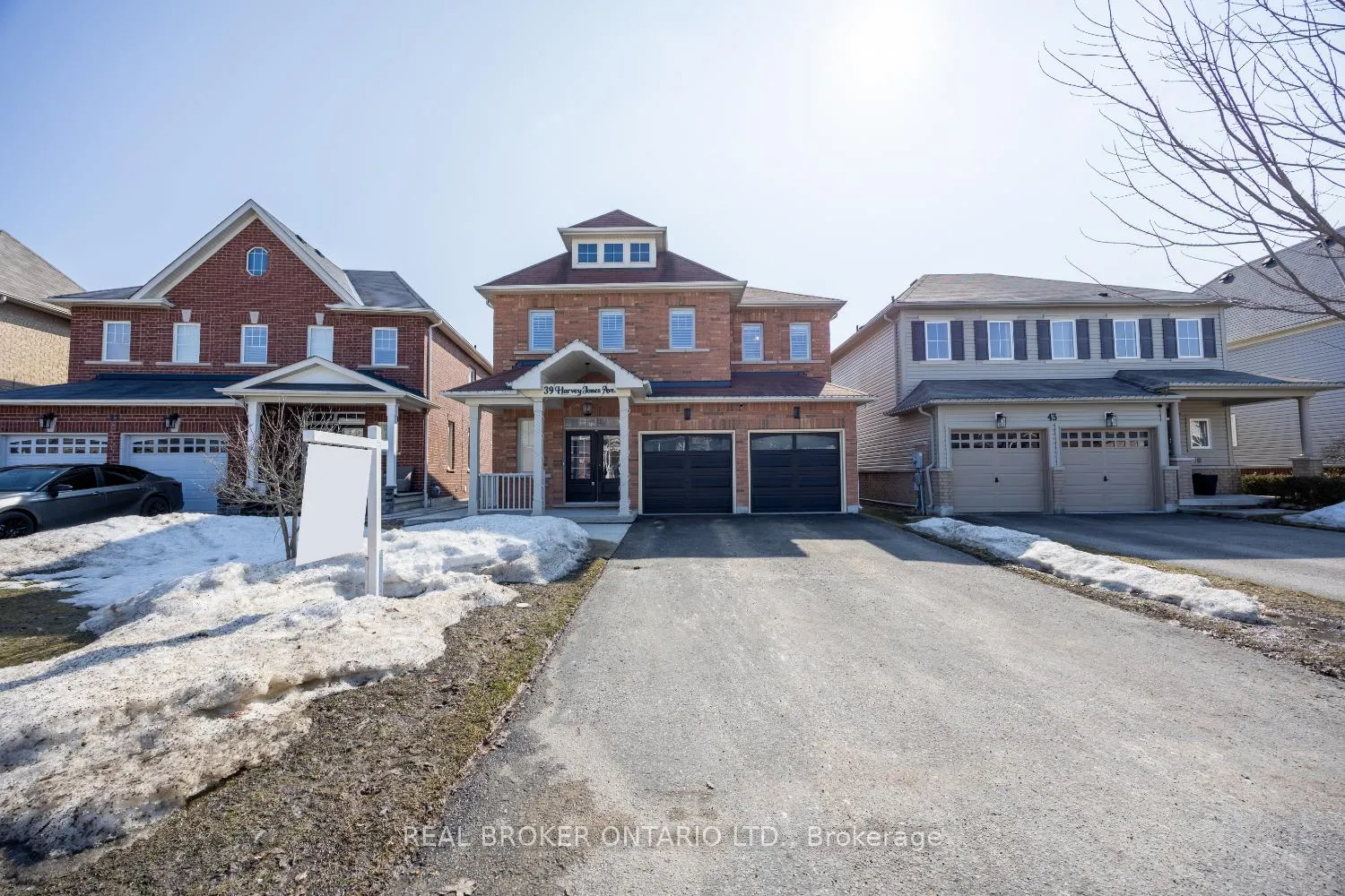 Photo 3 of 39 Harvey Jones Avenue, Clarington, Bowmanville — HOMEH