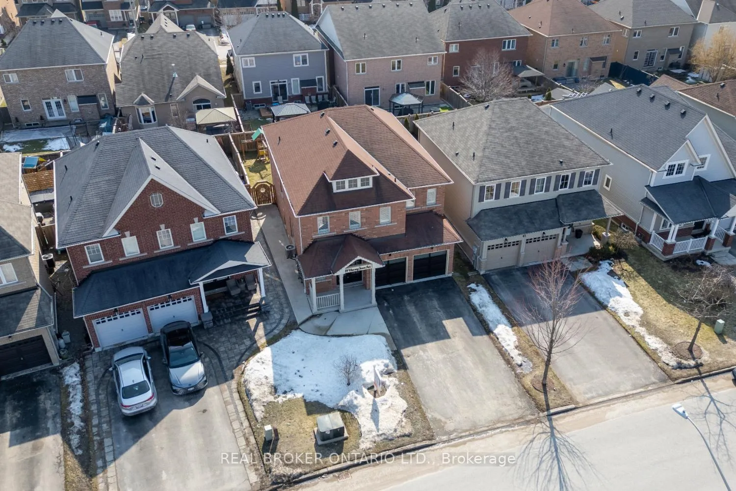 Photo 4 of 39 Harvey Jones Avenue, Clarington, Bowmanville — HOMEH