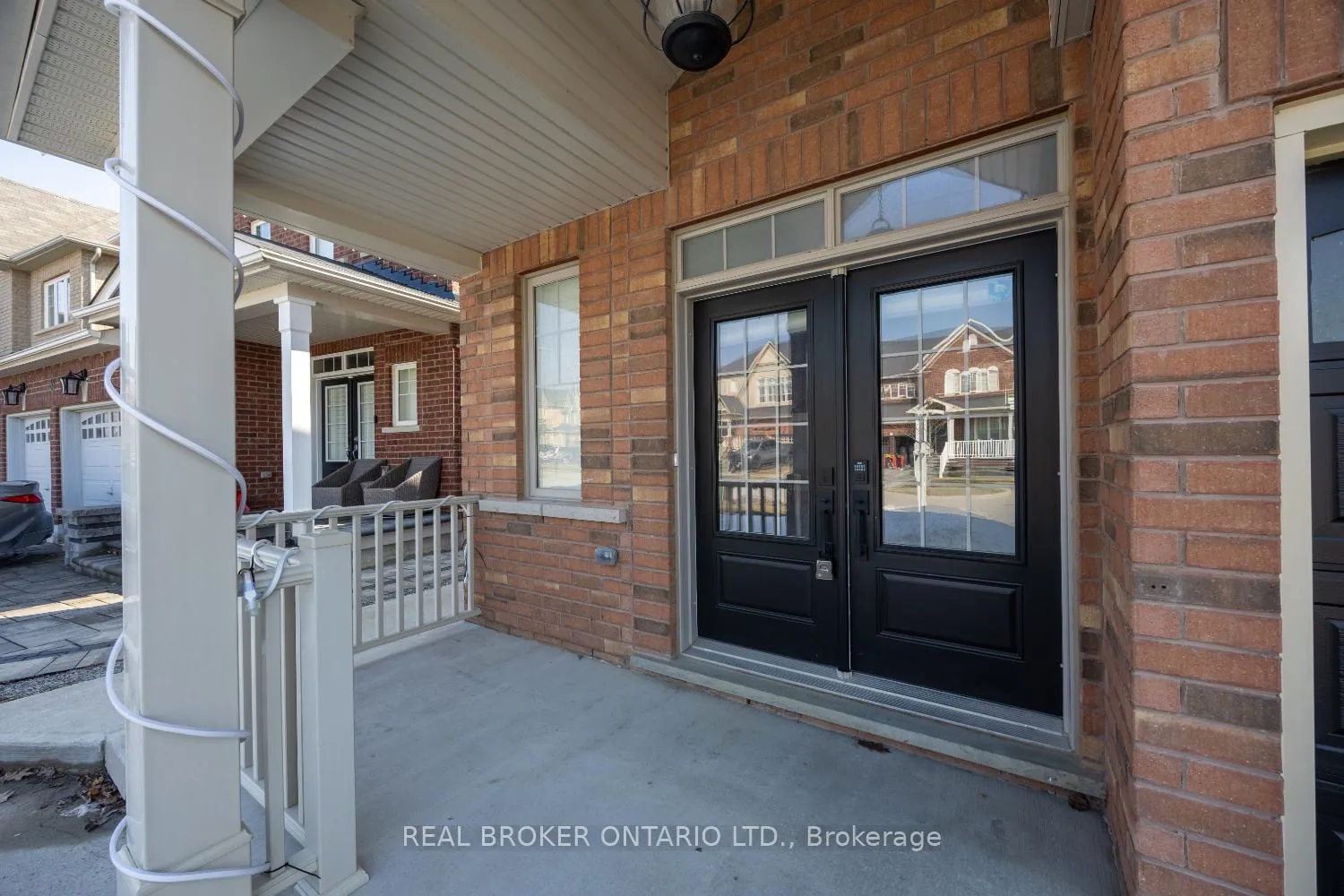 Photo 5 of 39 Harvey Jones Avenue, Clarington, Bowmanville — HOMEH