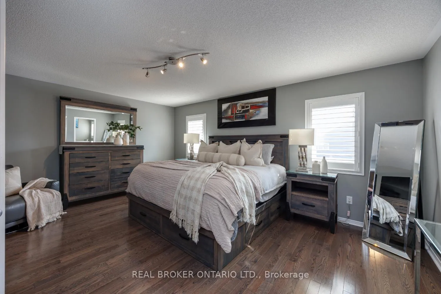 Photo 21 of 39 Harvey Jones Avenue, Clarington, Bowmanville — HOMEH