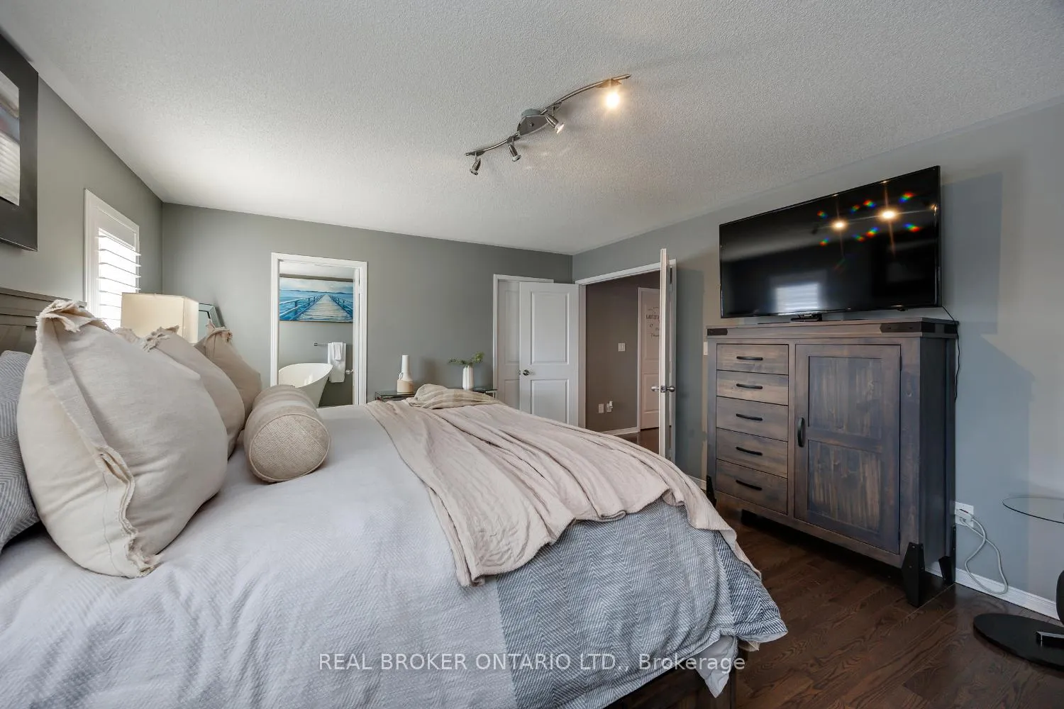 Photo 22 of 39 Harvey Jones Avenue, Clarington, Bowmanville — HOMEH