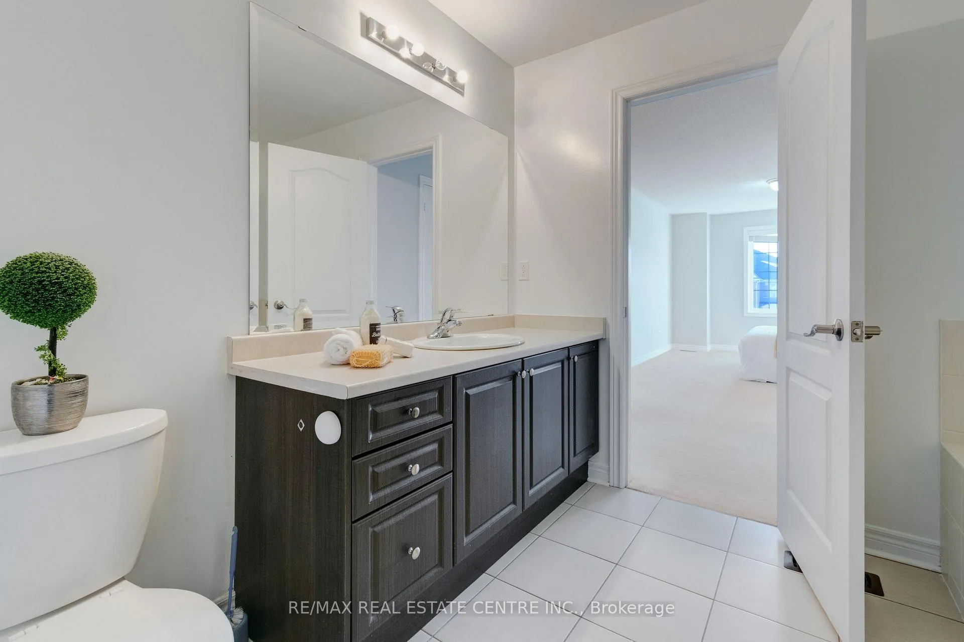 Photo 40 of 49 Wardsville Drive, Brampton, Bram West — HOMEH