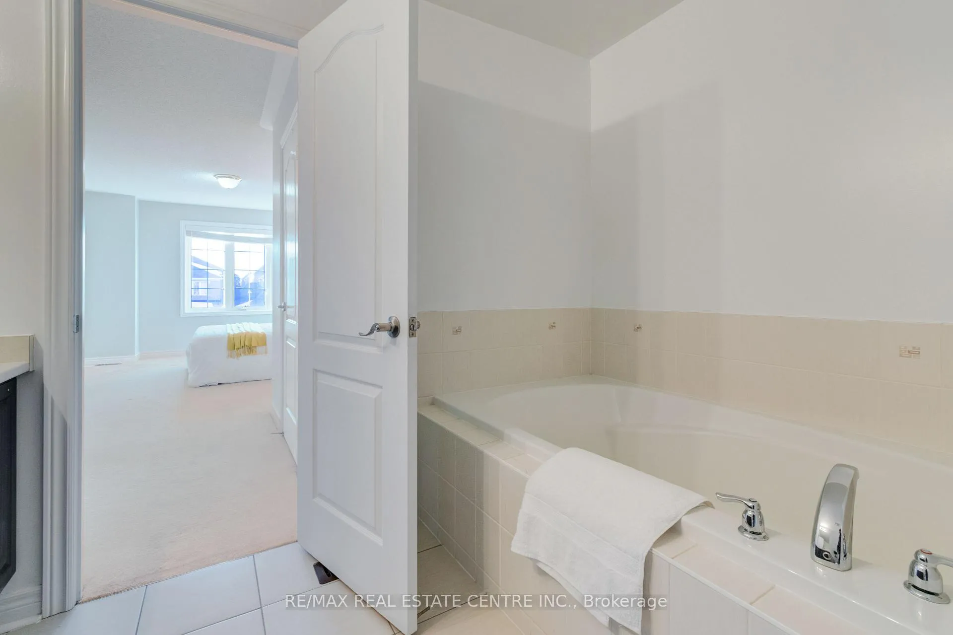 Photo 41 of 49 Wardsville Drive, Brampton, Bram West — HOMEH
