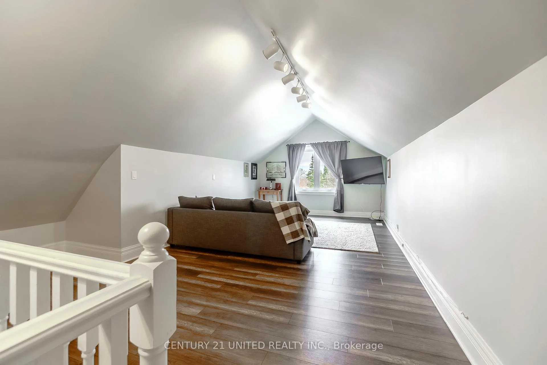 Photo 25 of 558 Gilmour Street, Peterborough, Town Ward 3 — HOMEH