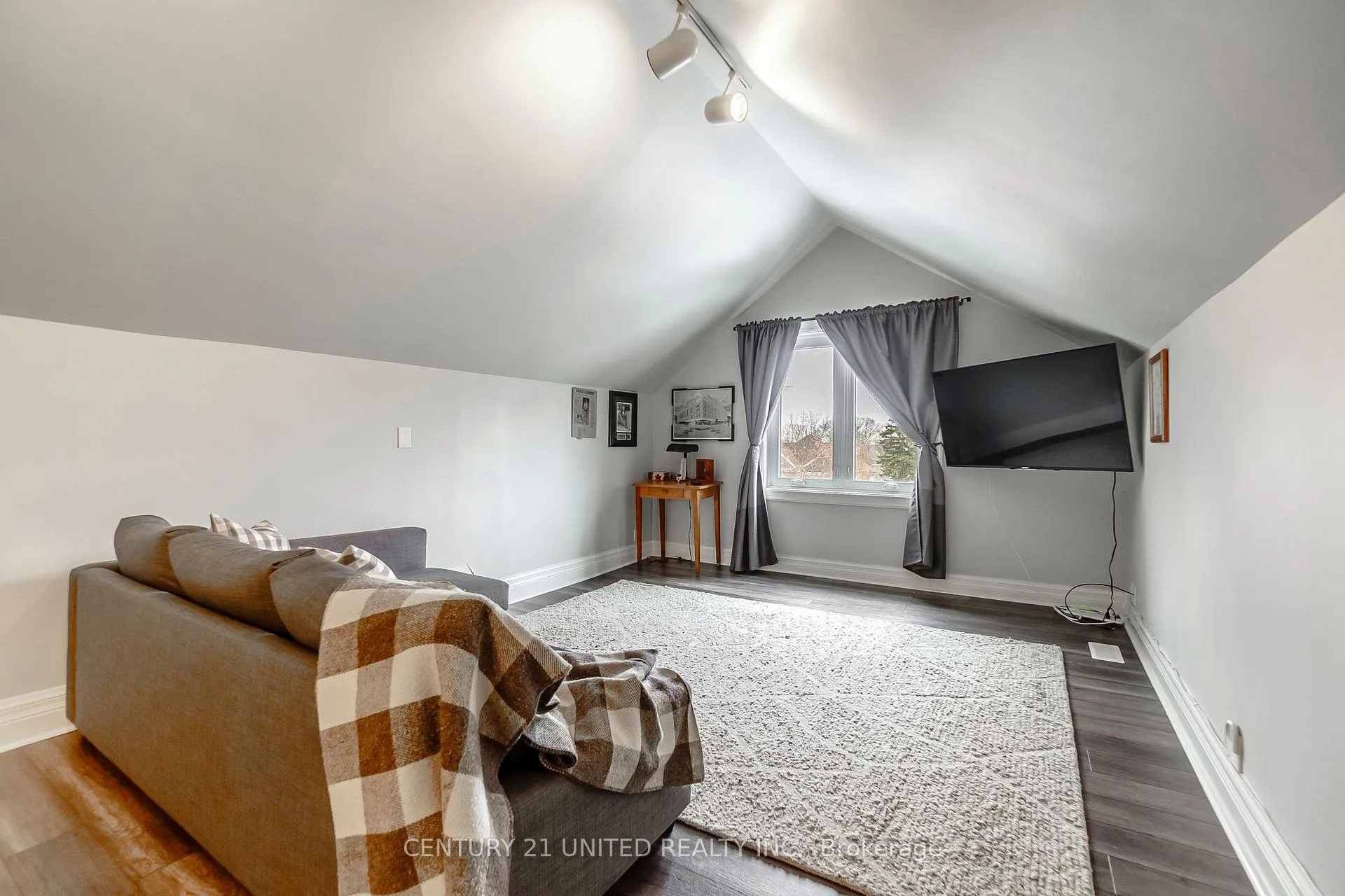 Photo 26 of 558 Gilmour Street, Peterborough, Town Ward 3 — HOMEH