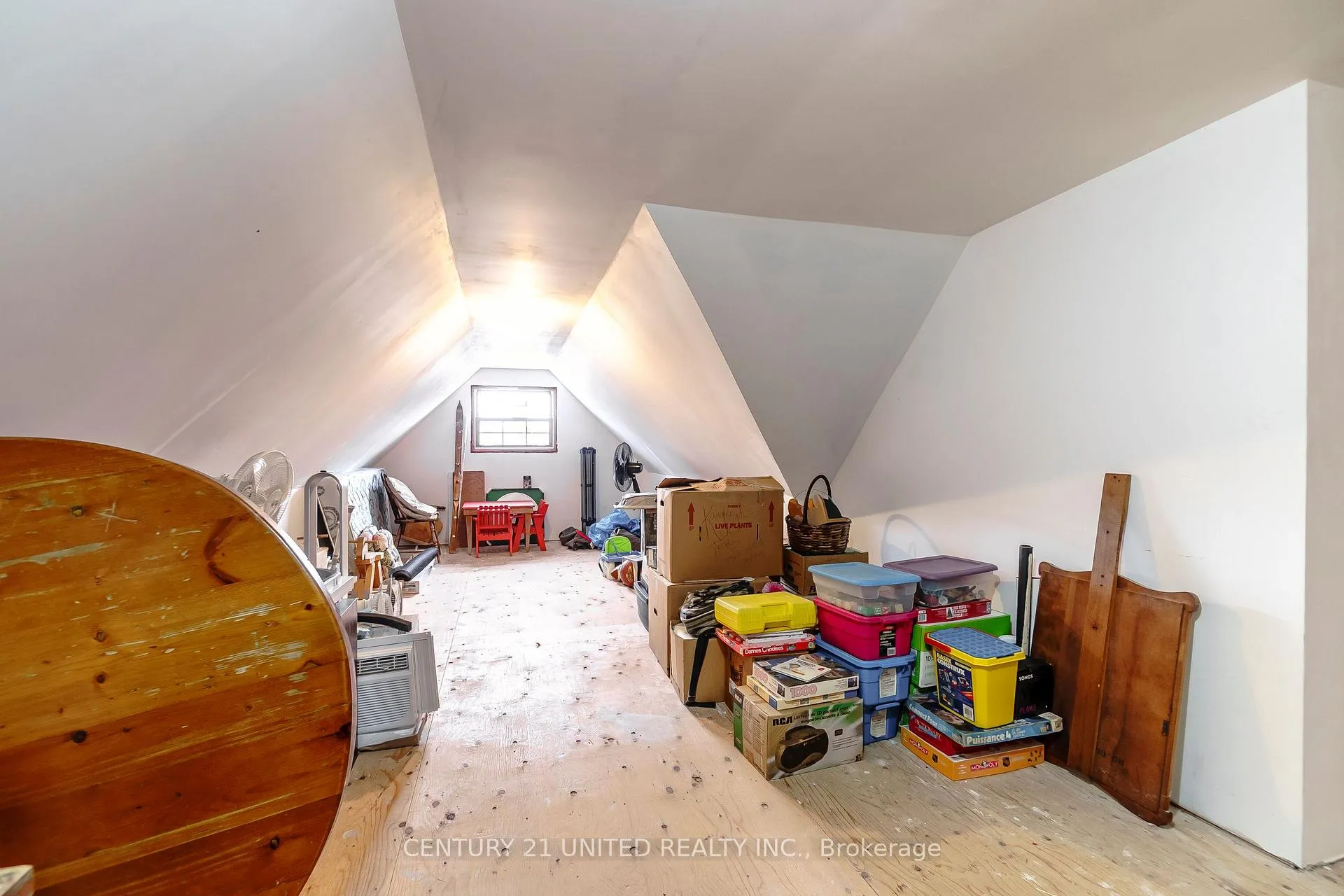 Photo 28 of 558 Gilmour Street, Peterborough, Town Ward 3 — HOMEH
