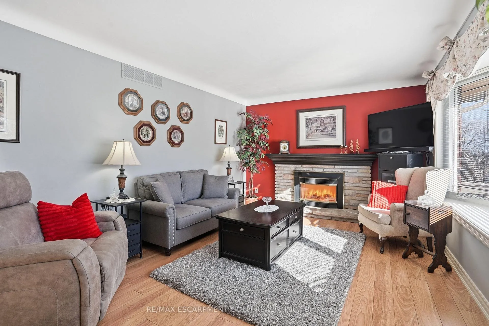 Photo 5 of 4108 Barry Drive, Lincoln, Beamsville — HOMEH