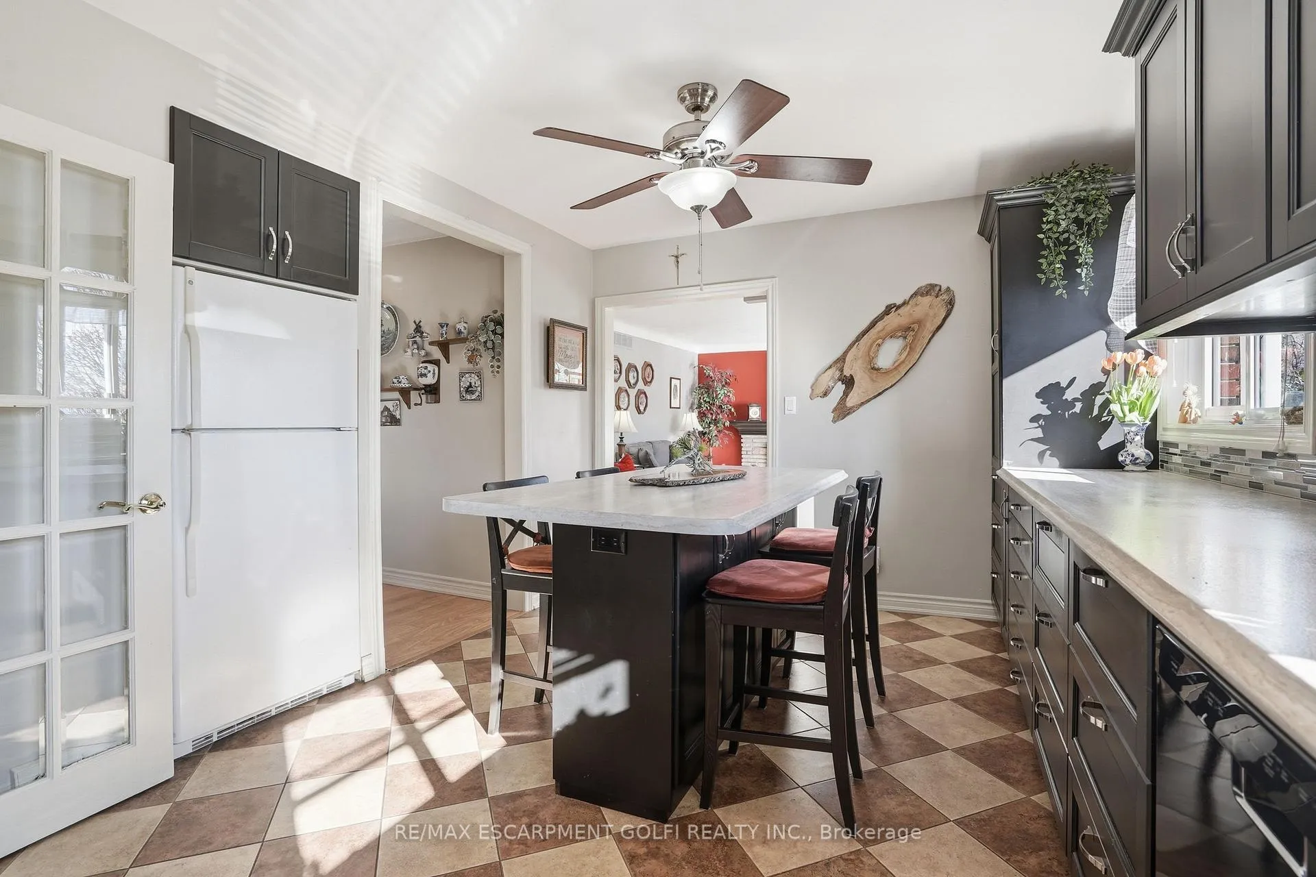 Photo 10 of 4108 Barry Drive, Lincoln, Beamsville — HOMEH