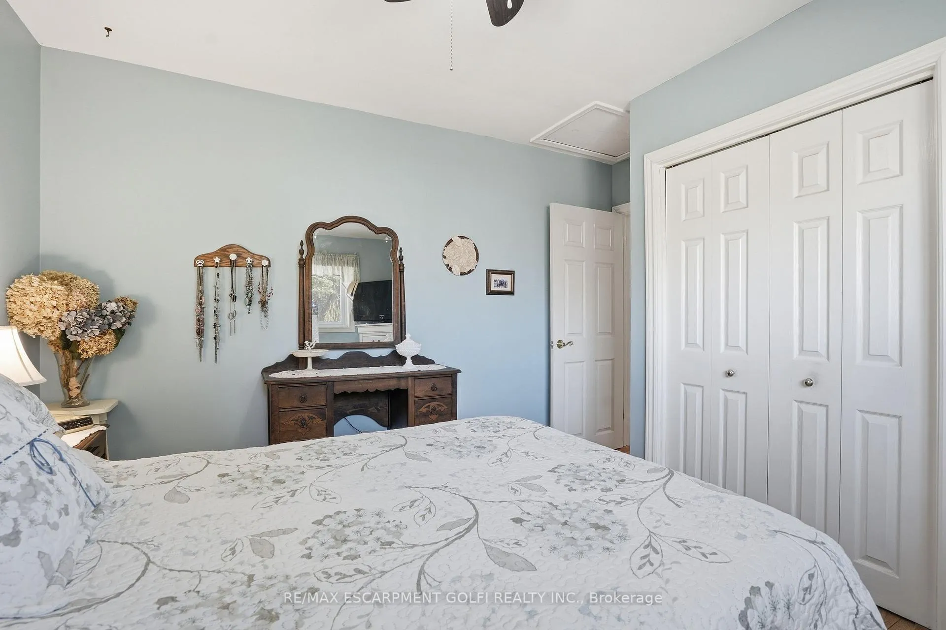 Photo 12 of 4108 Barry Drive, Lincoln, Beamsville — HOMEH