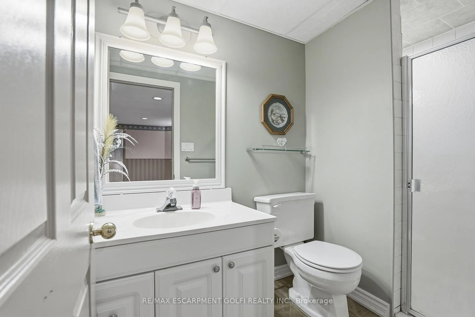 Photo 24 of 4108 Barry Drive, Lincoln, Beamsville — HOMEH