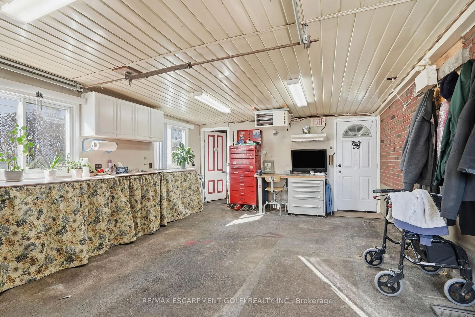 Photo 25 of 4108 Barry Drive, Lincoln, Beamsville — HOMEH