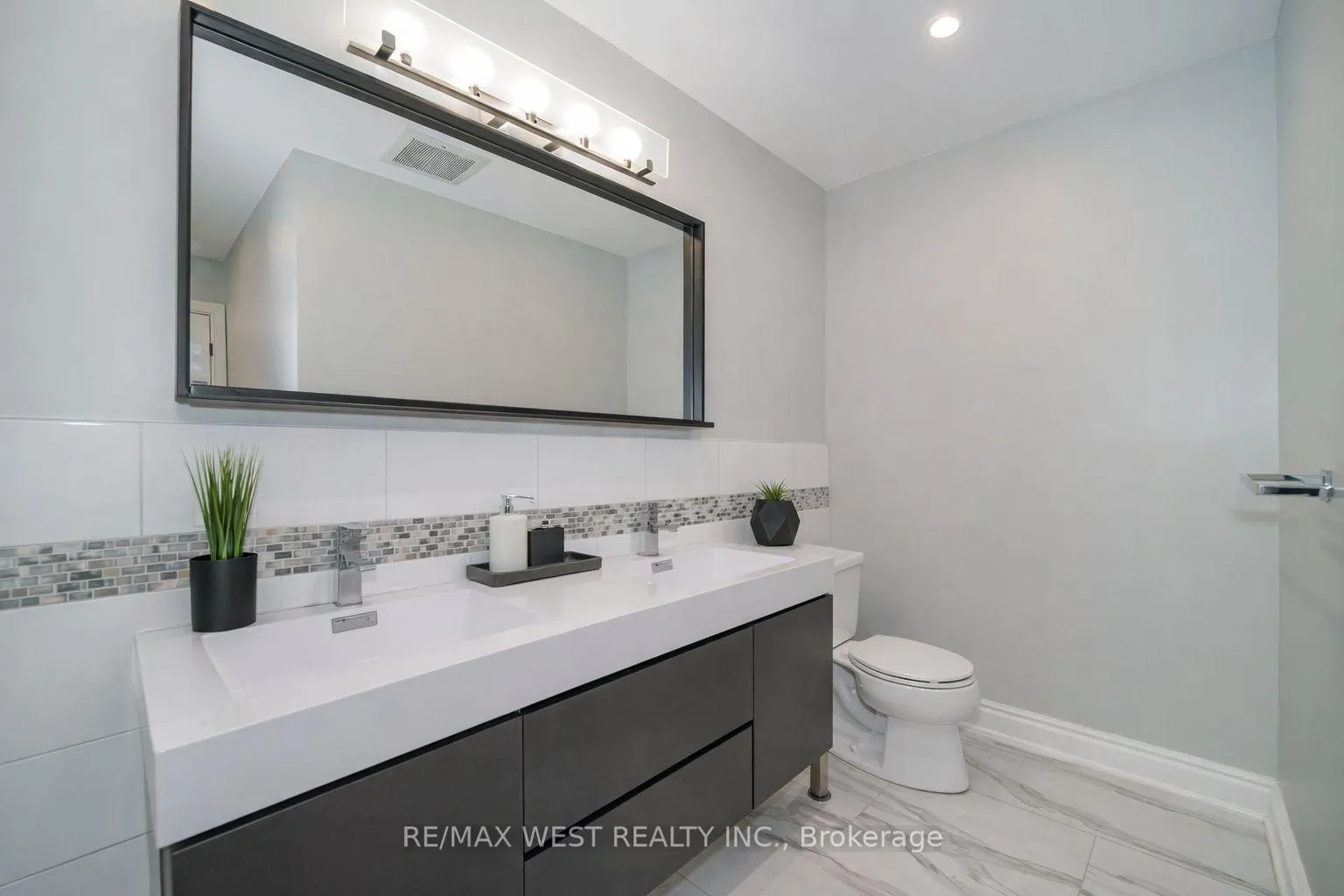 Photo 11 of 181 Thicket Crescent, Pickering, Highbush — HOMEH