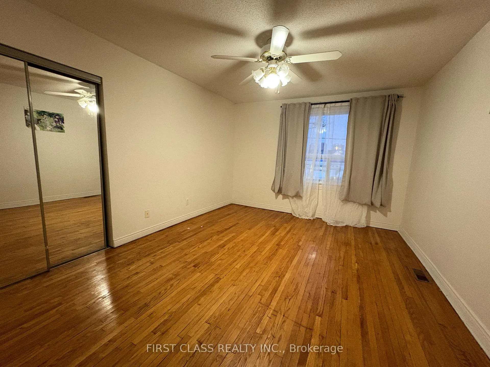 Photo 8 of 2471 Gerrard Street E, Toronto, East End-Danforth — HOMEH