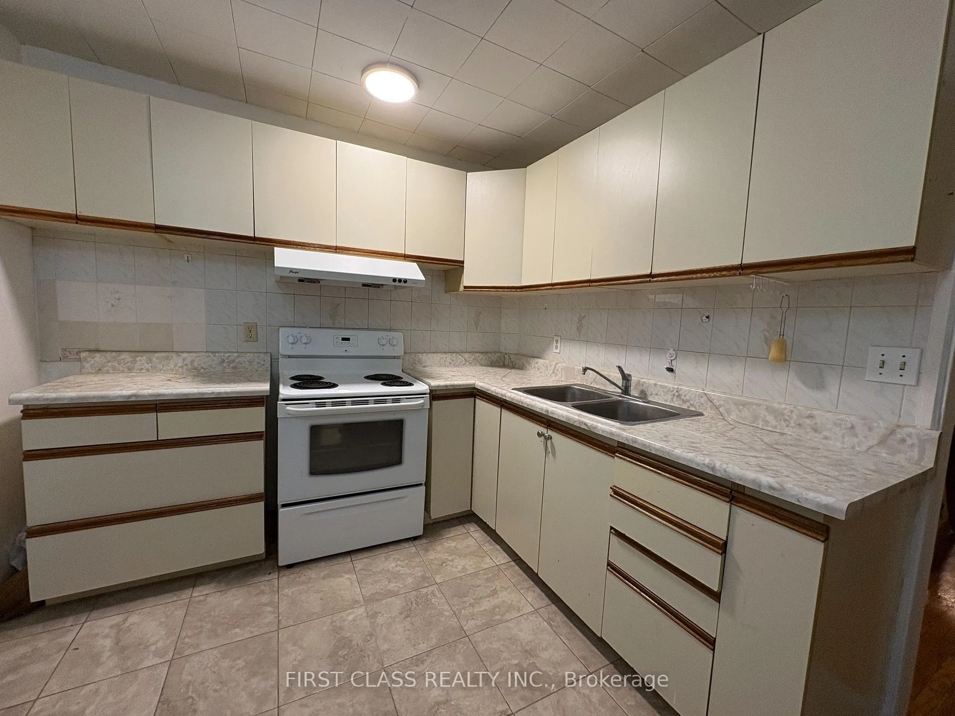 Photo 9 of 2471 Gerrard Street E, Toronto, East End-Danforth — HOMEH