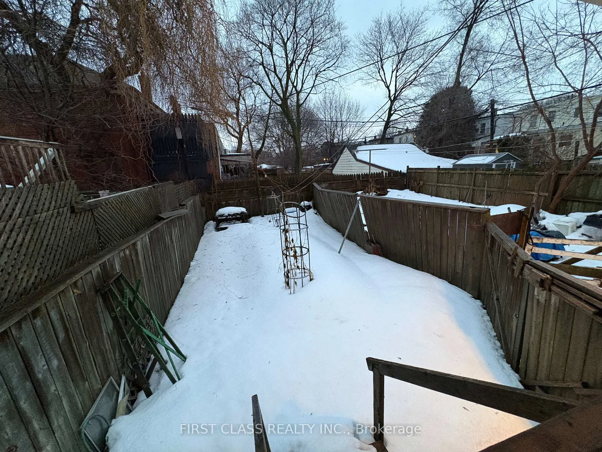 Photo 10 of 2471 Gerrard Street E, Toronto, East End-Danforth — HOMEH
