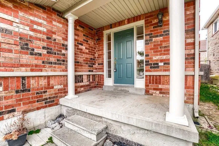 Photo 2 of 256 Brisdale Drive, Brampton, Fletcher's Meadow — HOMEH