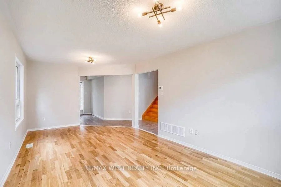 Photo 4 of 256 Brisdale Drive, Brampton, Fletcher's Meadow — HOMEH