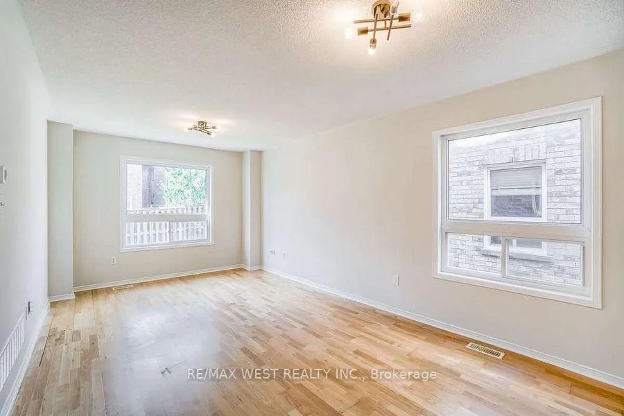 Photo 5 of 256 Brisdale Drive, Brampton, Fletcher's Meadow — HOMEH